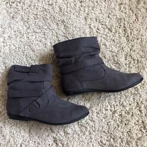 BONGO Gray Ankle Boots w/ Straps